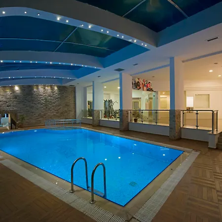 Club Troy & Hotell 2*